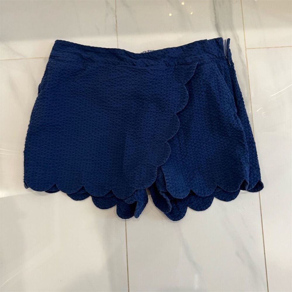Vineyard Vines Women's Seersucker Shorts Navy Blue Scalloped Hem Size 10